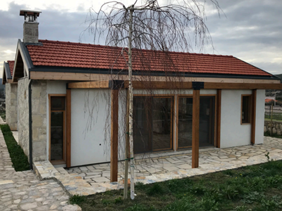 Auro Urla’da bir müşteri evi. Tüm iç duvarlara kil sıva ve üzerine Auro astar sürülmüştür.